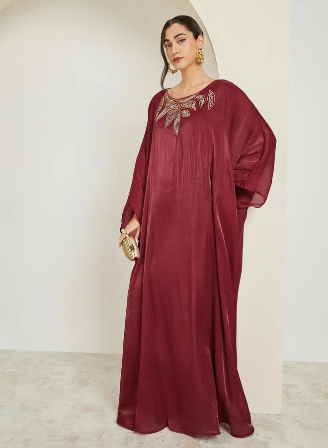 أميرة قفطان أحمر مطرز بلمعة